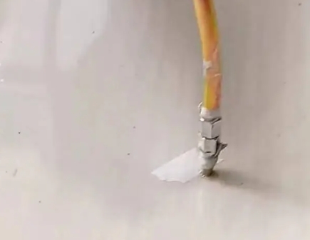 江州瓷砖空鼓维修公司专业解答在瓷砖铺贴过程中，如果使用的砂料过粗（如全部使用了粗砂），可能会导致以下问题